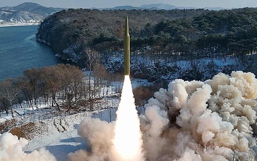 Triều Tiên liên tiếp phóng tên lửa đạn đạo ở ngoài khơi EEZ Nhật Bản